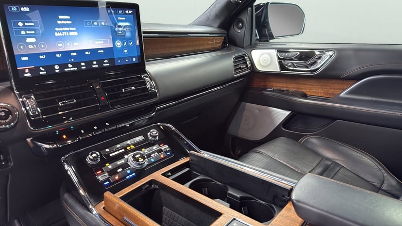 2022 Lincoln Navigator - Image 19