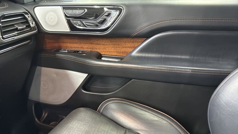 2022 Lincoln Navigator - Image 23