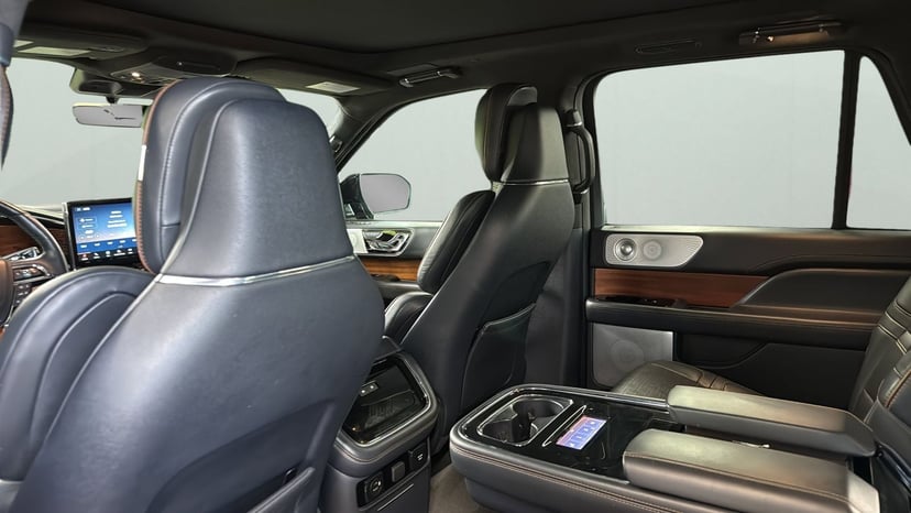 2022 Lincoln Navigator - Image 28
