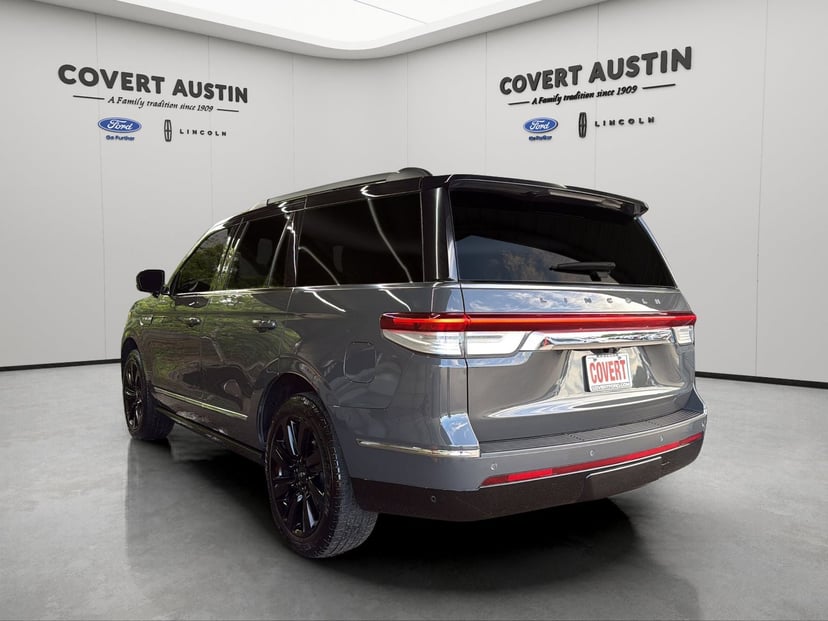 2022 Lincoln Navigator - Image 3