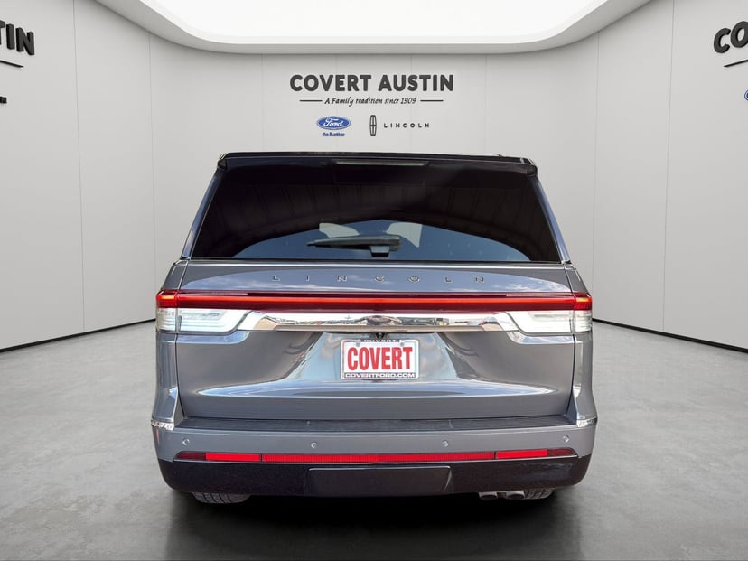 2022 Lincoln Navigator - Image 4
