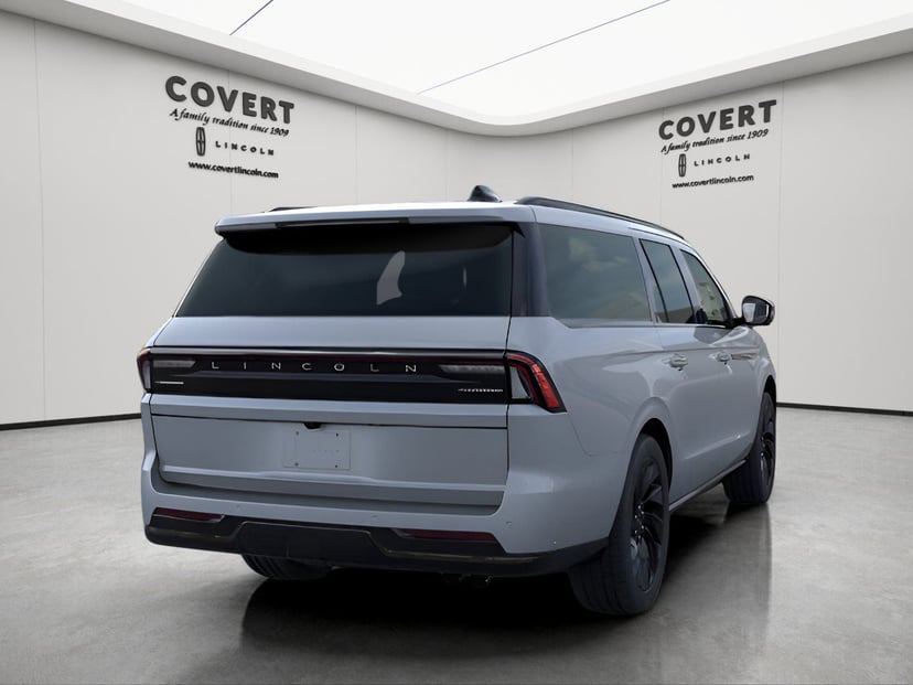 2025 Lincoln Navigator L - Image 8