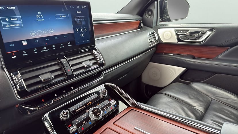 2022 Lincoln Navigator L - Image 19