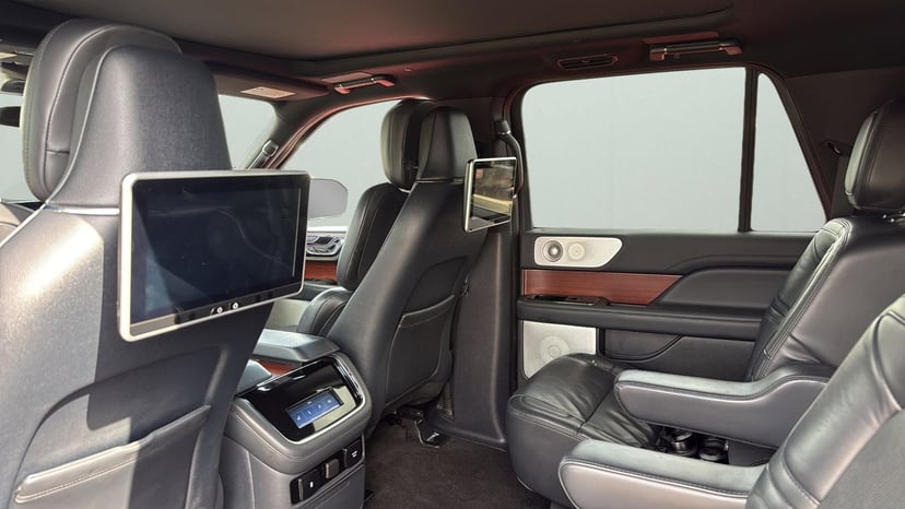 2022 Lincoln Navigator L - Image 28