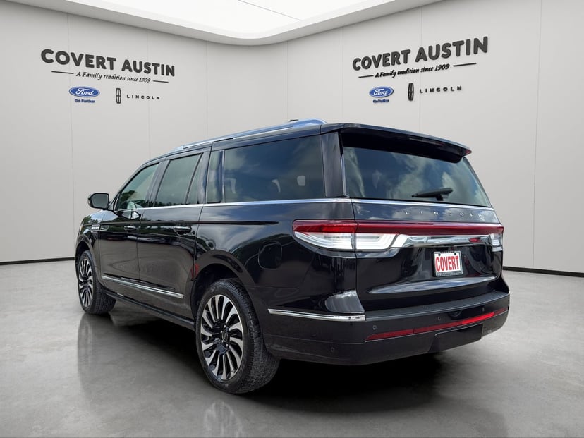 2022 Lincoln Navigator L - Image 3