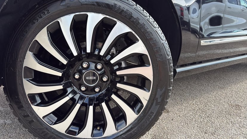 2022 Lincoln Navigator L - Image 30