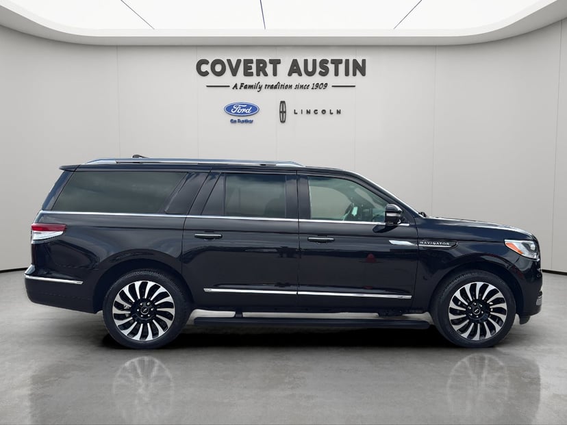2022 Lincoln Navigator L - Image 6