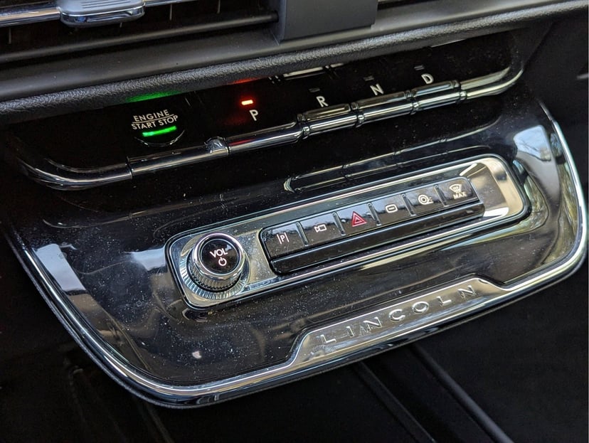 2024 Lincoln Corsair Plug-In Hybrid - Image 12
