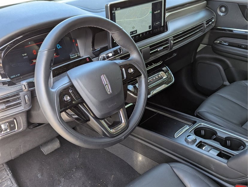 2024 Lincoln Corsair Plug-In Hybrid - Image 8