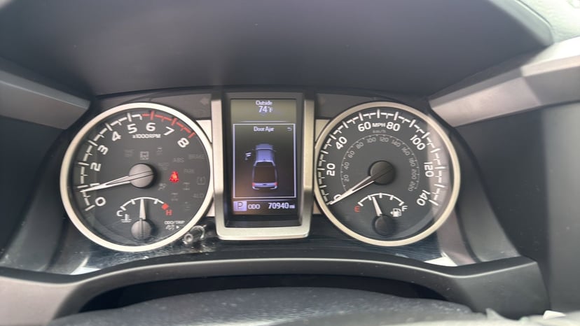 2020 Toyota Tacoma - Image 11