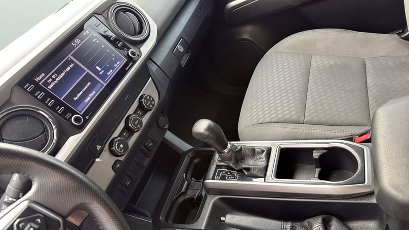 2020 Toyota Tacoma - Image 18