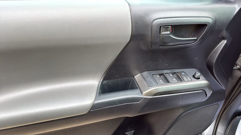 2020 Toyota Tacoma - Image 9