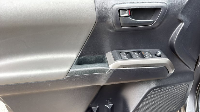 2020 Toyota Tacoma - Image 11