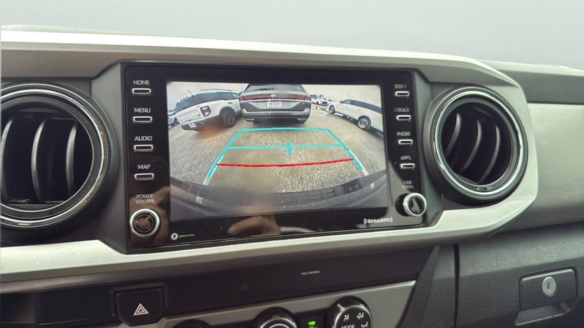 2020 Toyota Tacoma - Image 18