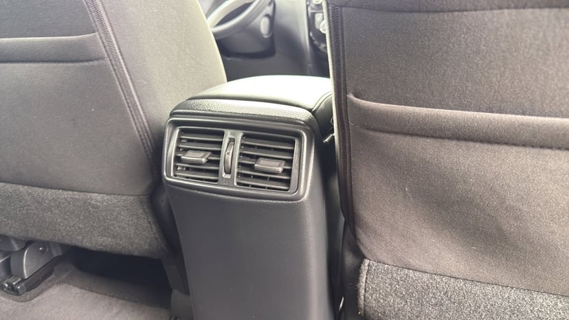2015 Nissan Rogue - Image 21