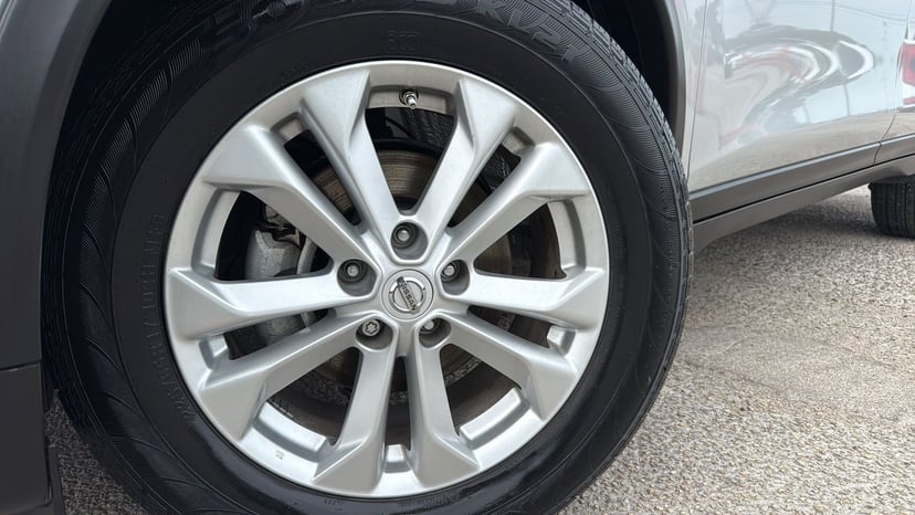 2015 Nissan Rogue - Image 23