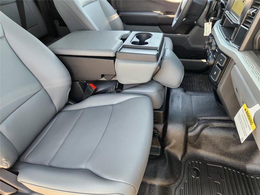 2025 Ford Super Duty F-450 - Image 10