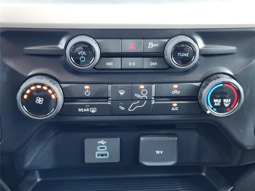 2025 Ford Super Duty F-450 - Image 14