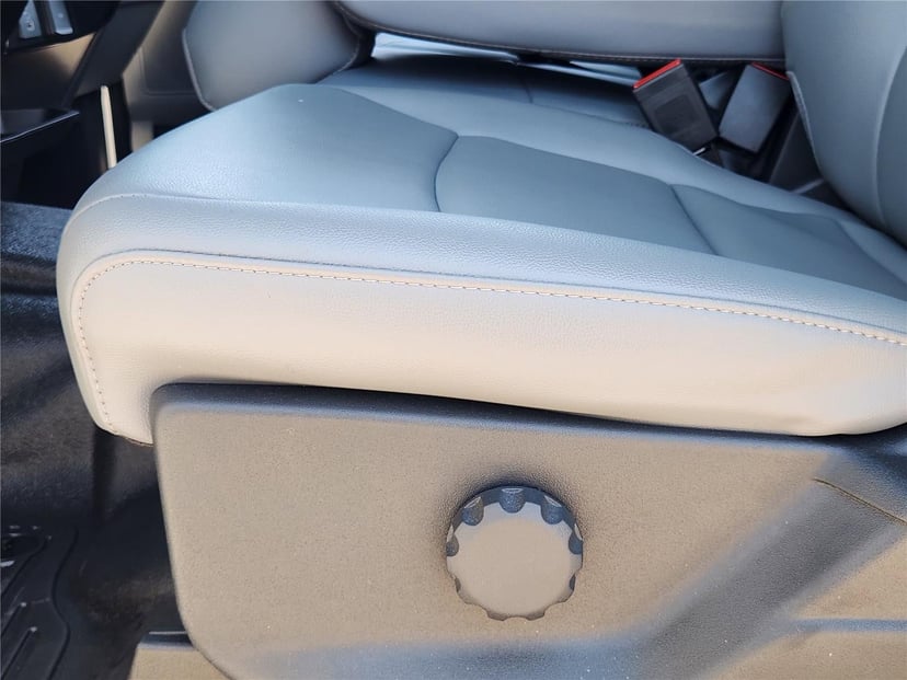 2025 Ford Super Duty F-450 - Image 17