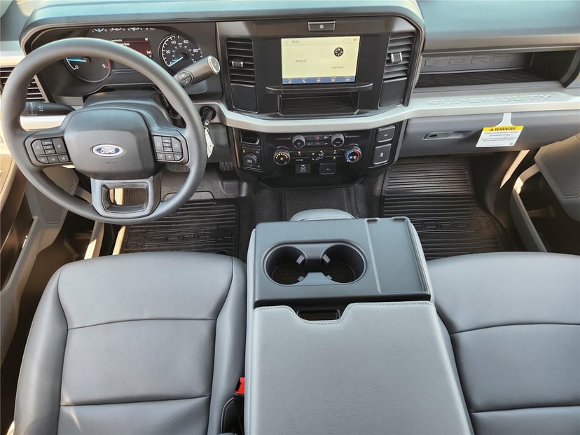 2025 Ford Super Duty F-450 - Image 18