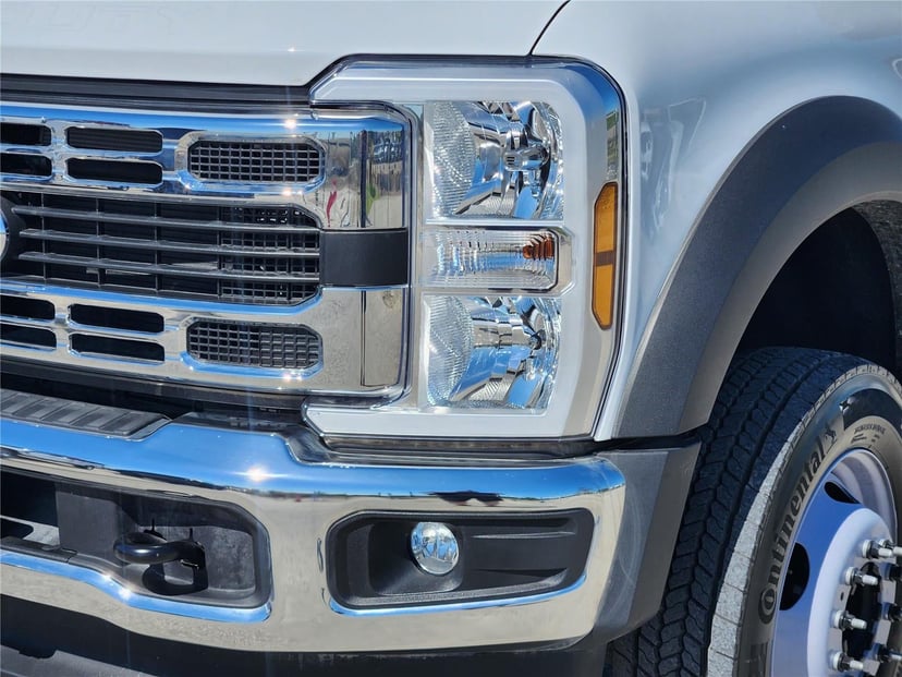 2025 Ford Super Duty F-450 - Image 5