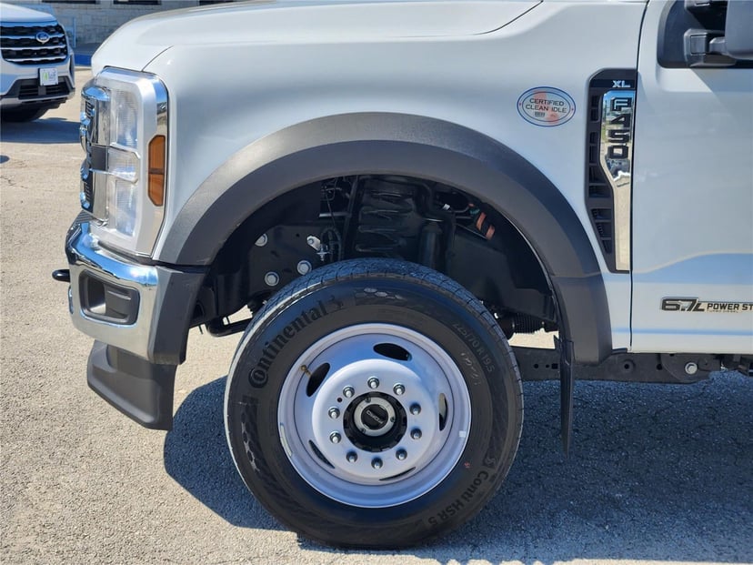 2025 Ford Super Duty F-450 - Image 6