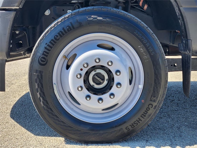 2025 Ford Super Duty F-450 - Image 7