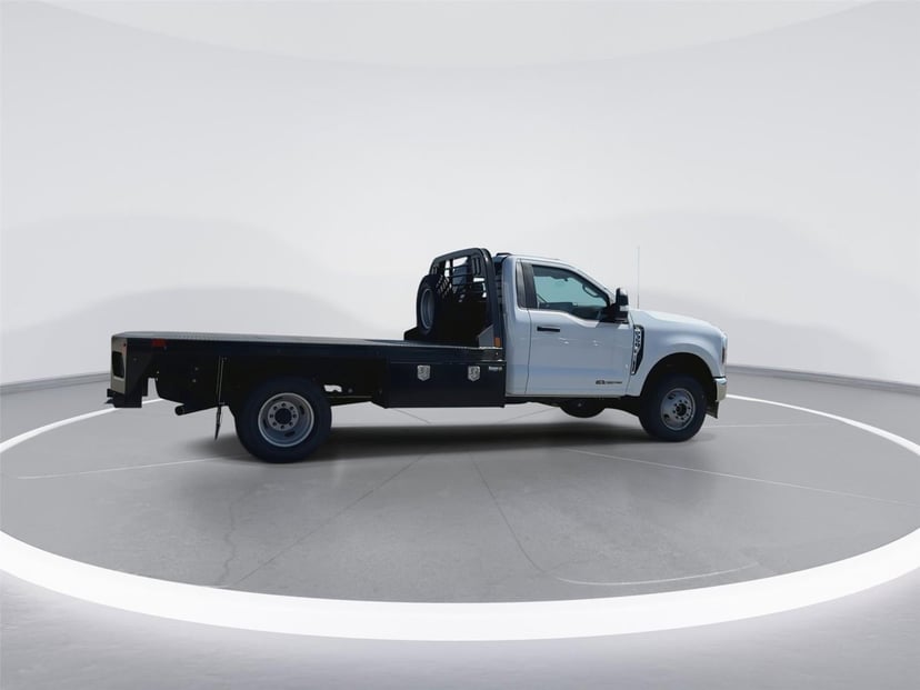 2026 Ford Super Duty F-350 - Image 3