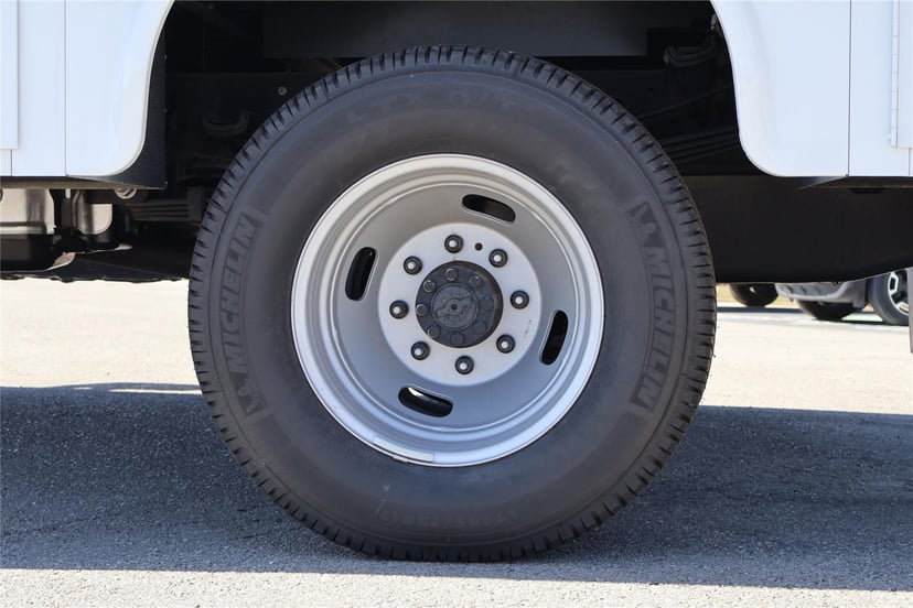 2025 Ford Super Duty F-350 - Image 10