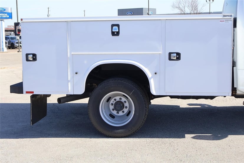 2025 Ford Super Duty F-350 - Image 11