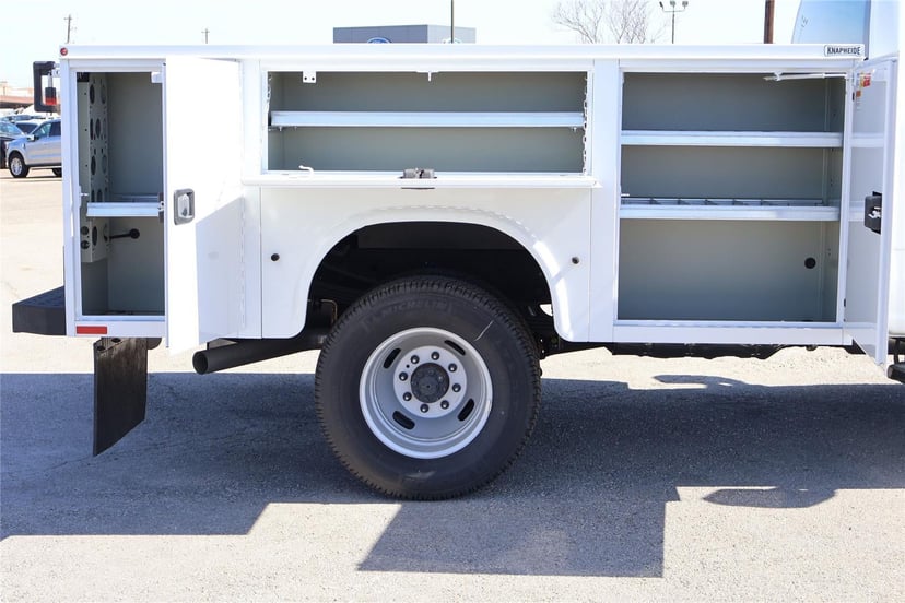 2025 Ford Super Duty F-350 - Image 12