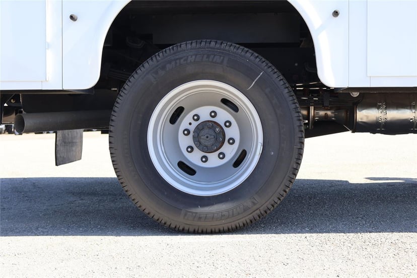 2025 Ford Super Duty F-350 - Image 13