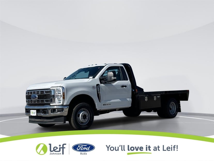 2026 Ford Super Duty F-350 - Image 2