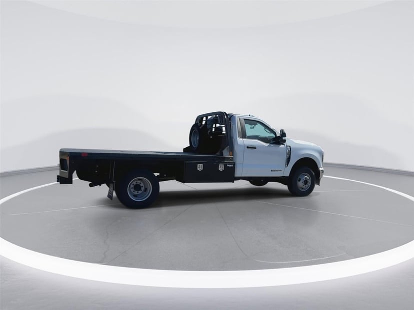2026 Ford Super Duty F-350 - Image 3