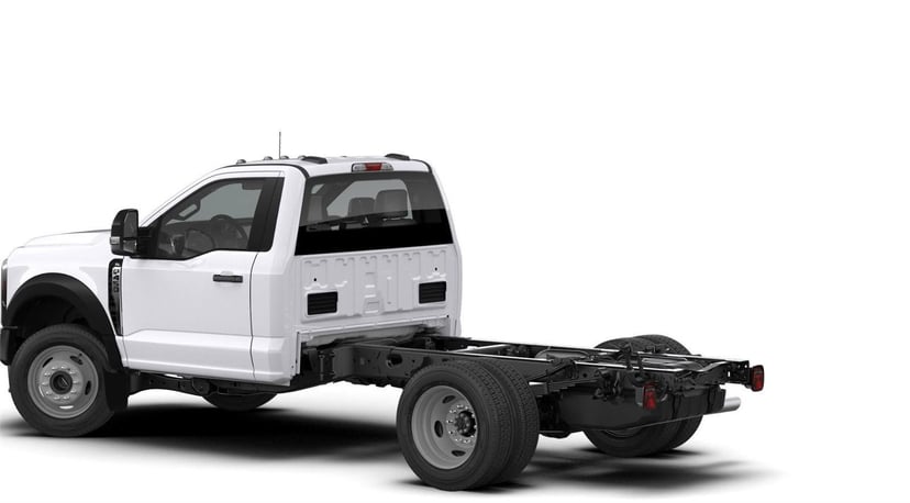 2026 Ford Super Duty F-450 - Image 2