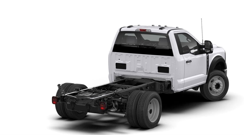 2026 Ford Super Duty F-450 - Image 3