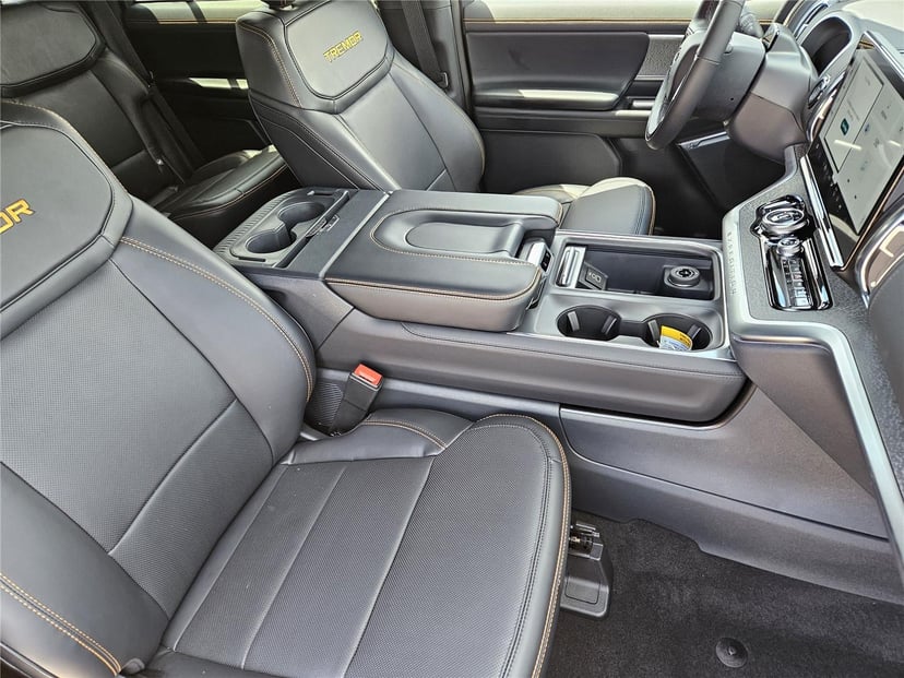 2025 Ford Expedition - Image 9