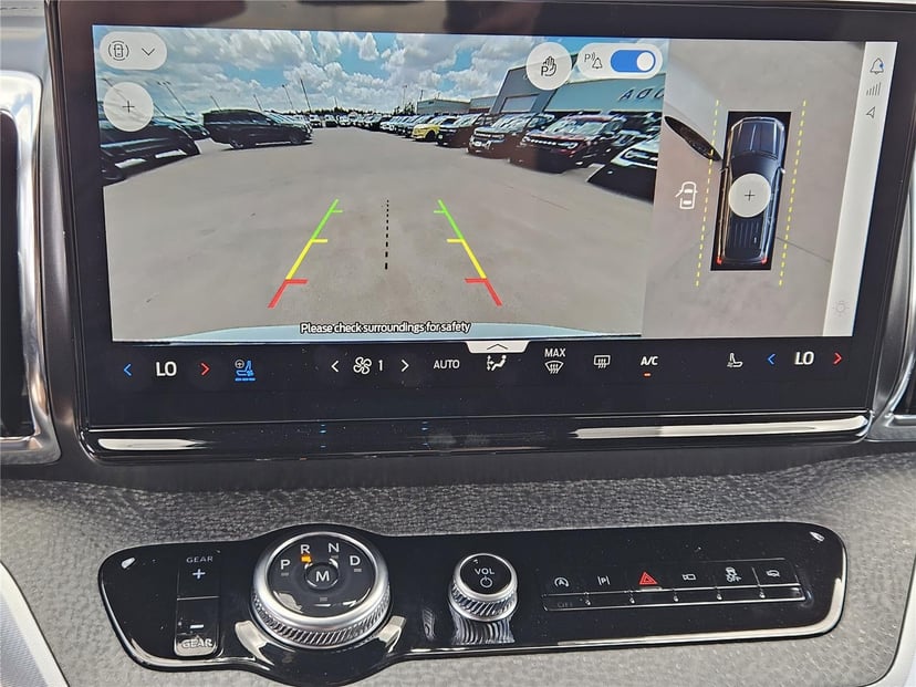 2025 Ford Expedition - Image 13
