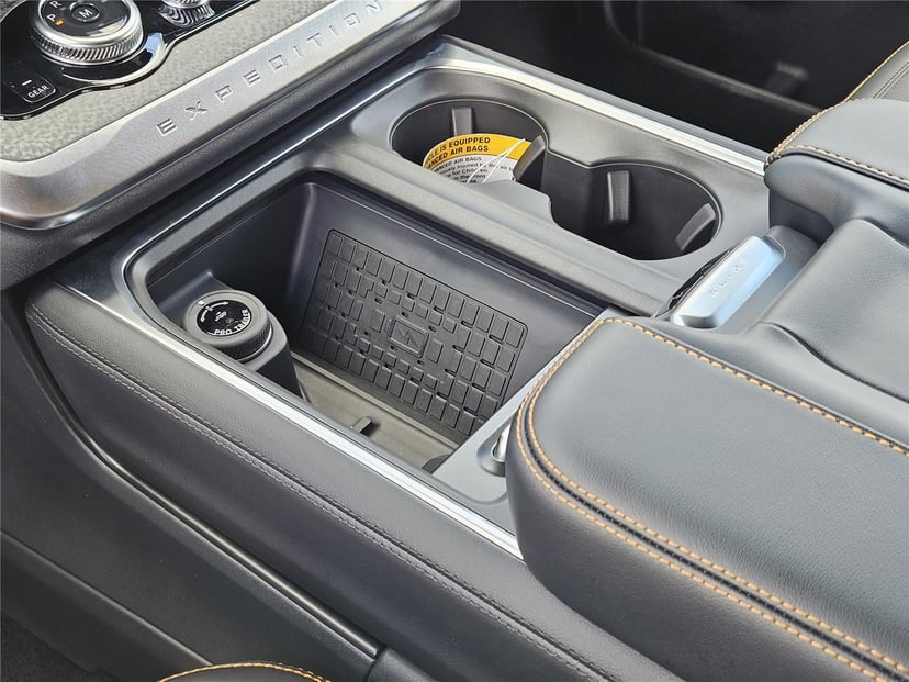 2025 Ford Expedition - Image 14