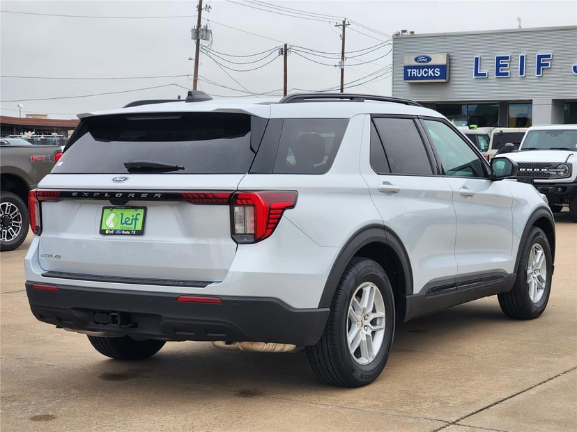 2026 Ford Explorer - Image 2
