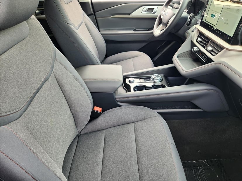 2026 Ford Explorer - Image 9