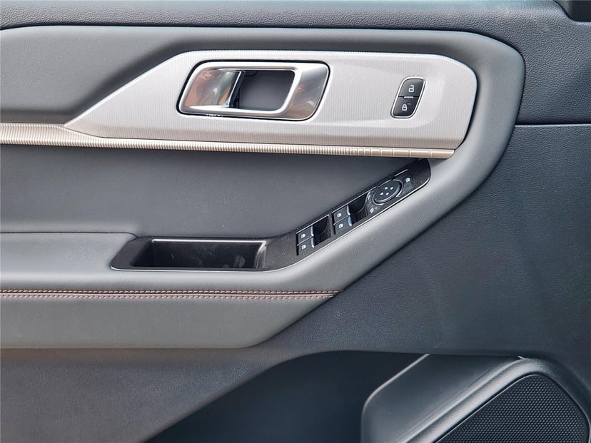2026 Ford Explorer - Image 16
