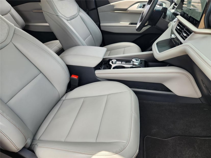 2026 Ford Explorer - Image 9