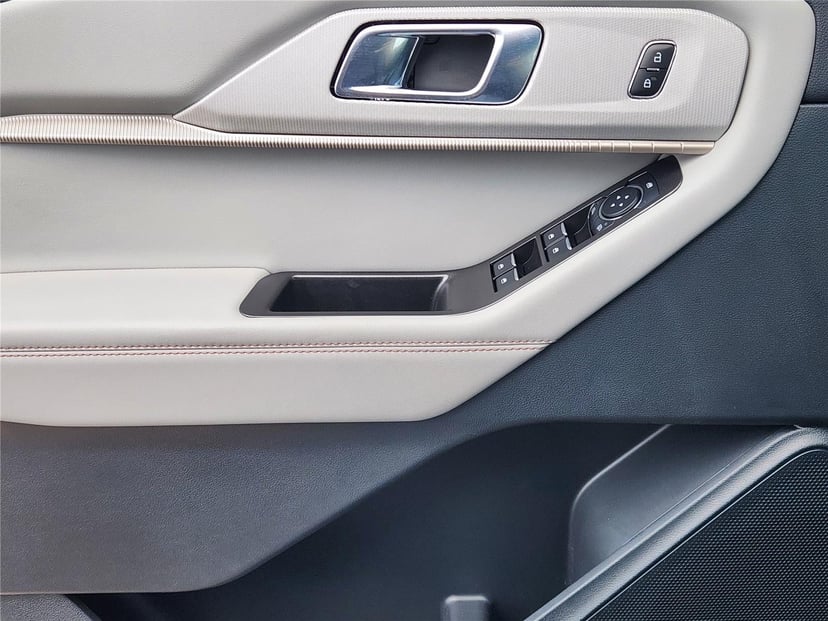 2026 Ford Explorer - Image 15