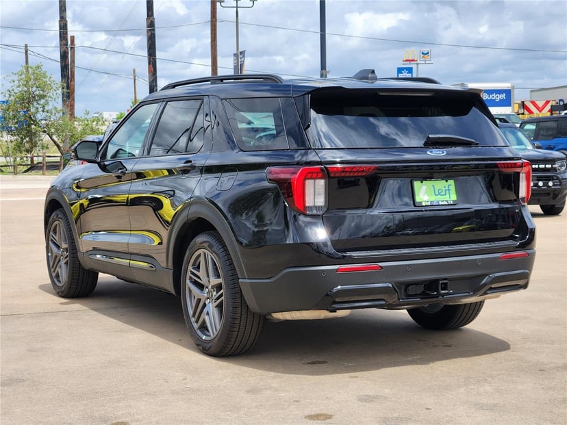 2026 Ford Explorer - Image 2