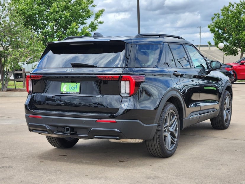 2026 Ford Explorer - Image 3