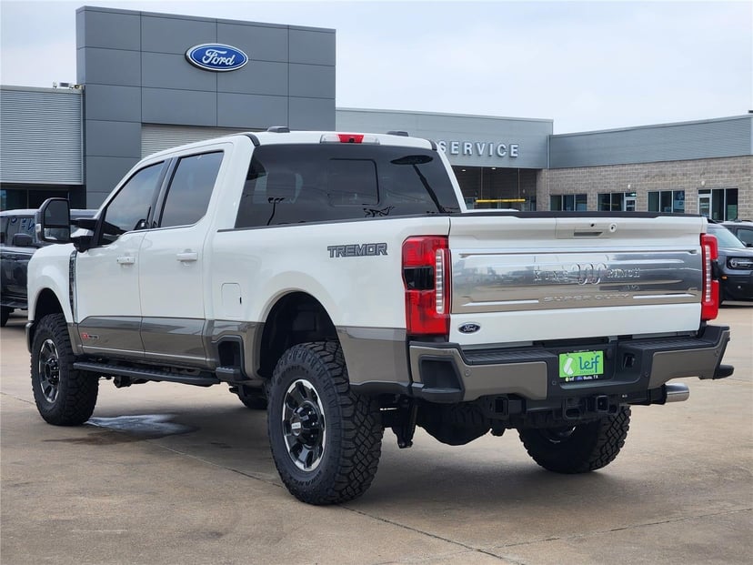 2026 Ford Super Duty F-250 - Image 3