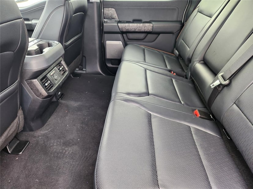 2025 Ford Super Duty F-250 - Image 21