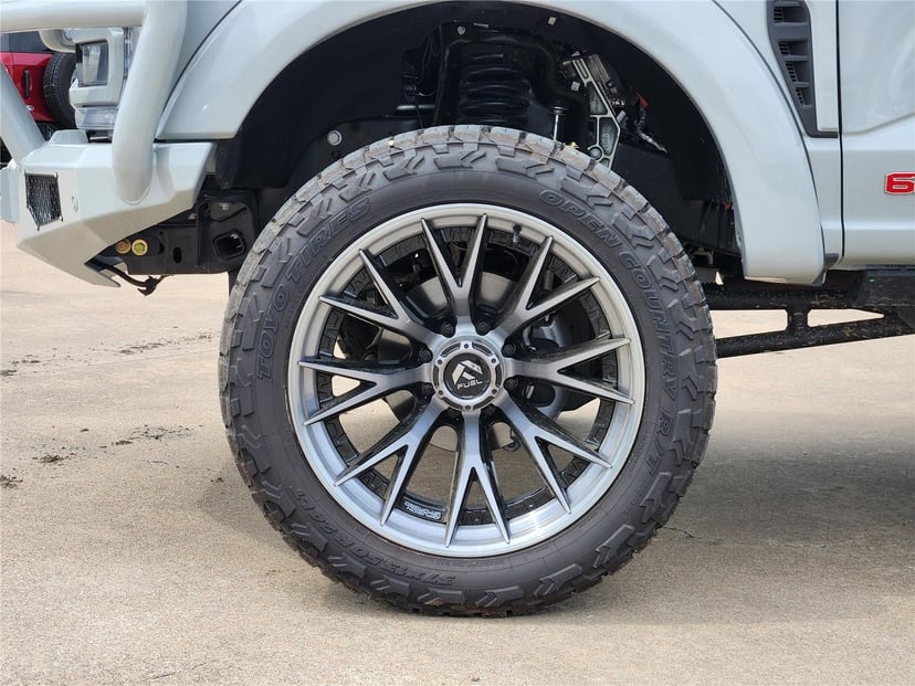 2025 Ford Super Duty F-250 - Image 6