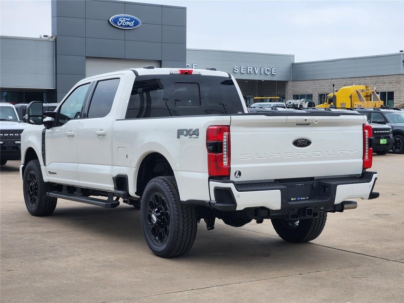2026 Ford Super Duty F-250 - Image 3